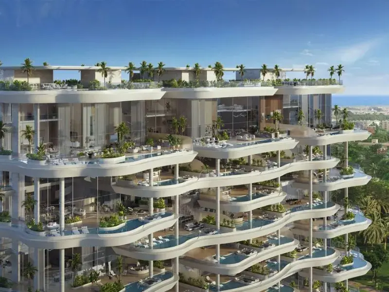 Ultra-luxury apartments in Noida Expressway � modern glass facades and expansive balconies